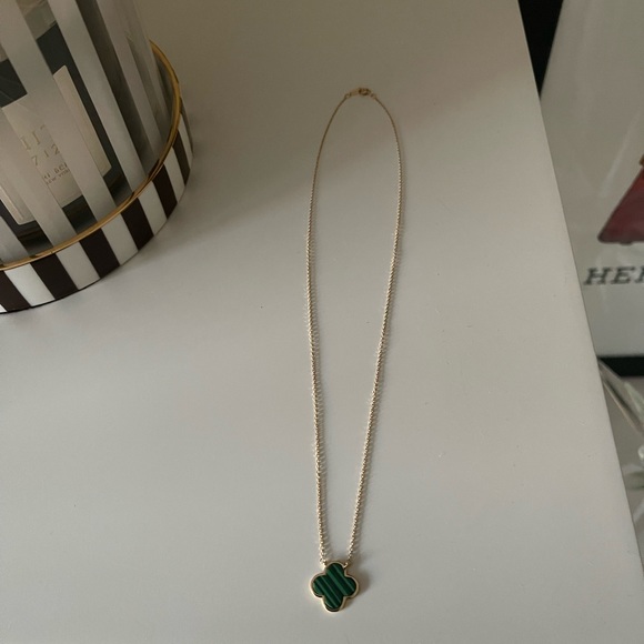 Jewelry - Solid 14k Gold Malachite Clover Necklace